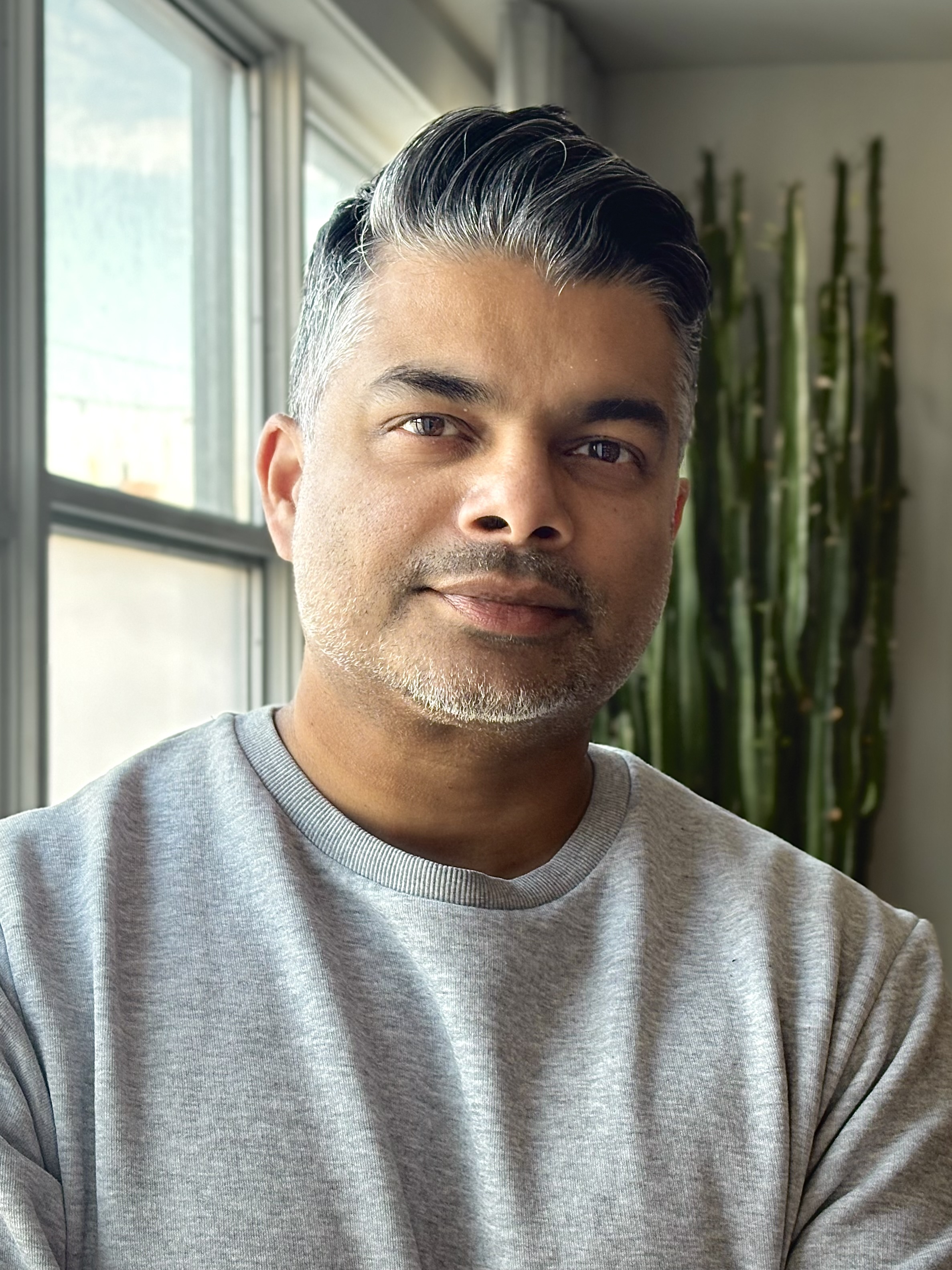 Portrait photo of Derek Vaz